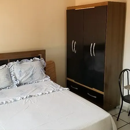 Quarto particular em Vitória Exterior foto
